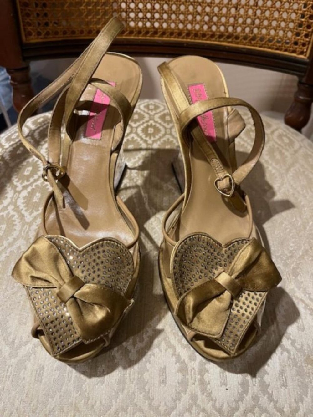 Betsey Johnson Gold Shoes w/Lucite Wedge Heels, Gold Heart w/Bow Deco 8M/Vintage